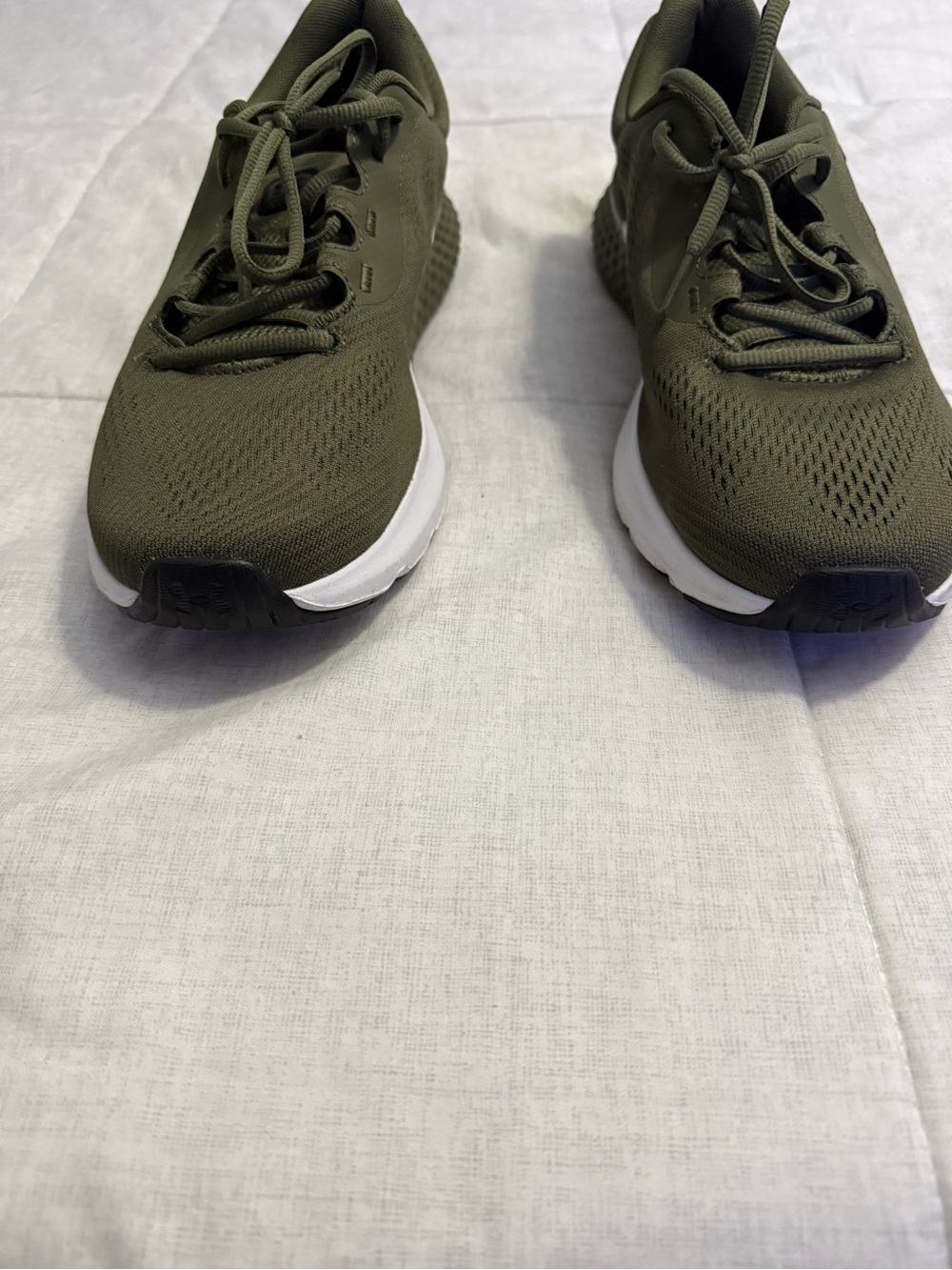 Under Armour Men’s Running Shoes in Olive Green and Black - Picture 4 of 7
